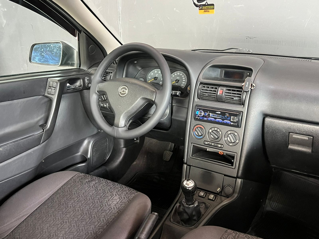 Chevrolet Astra Hatch Prata