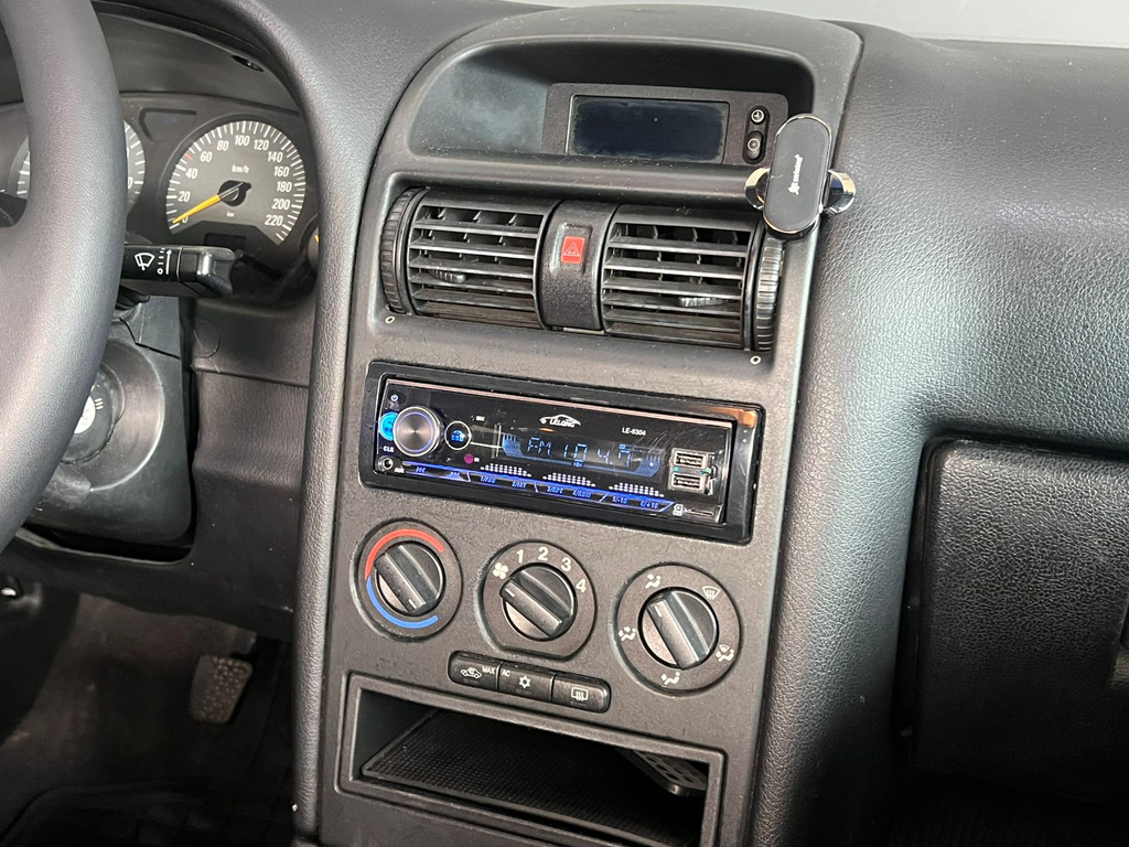 Chevrolet Astra Hatch Prata