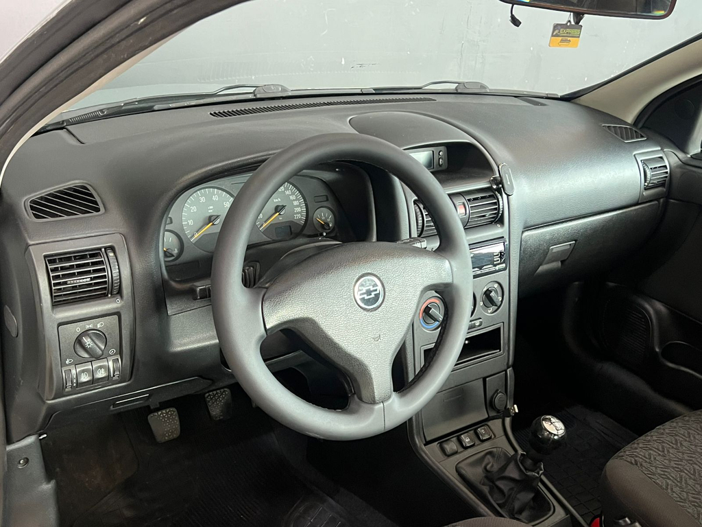 Chevrolet Astra Hatch Prata