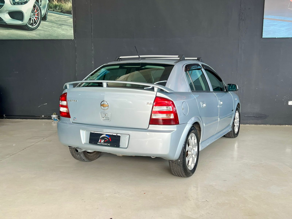 Chevrolet Astra Hatch Prata