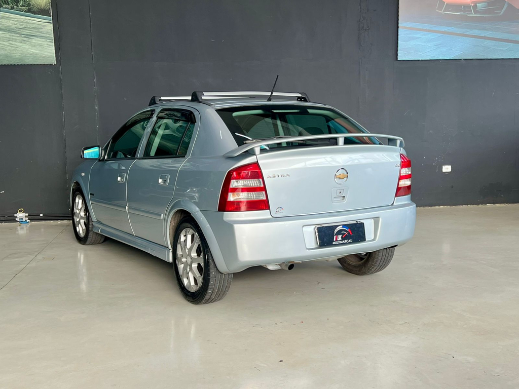 Chevrolet Astra Hatch Prata