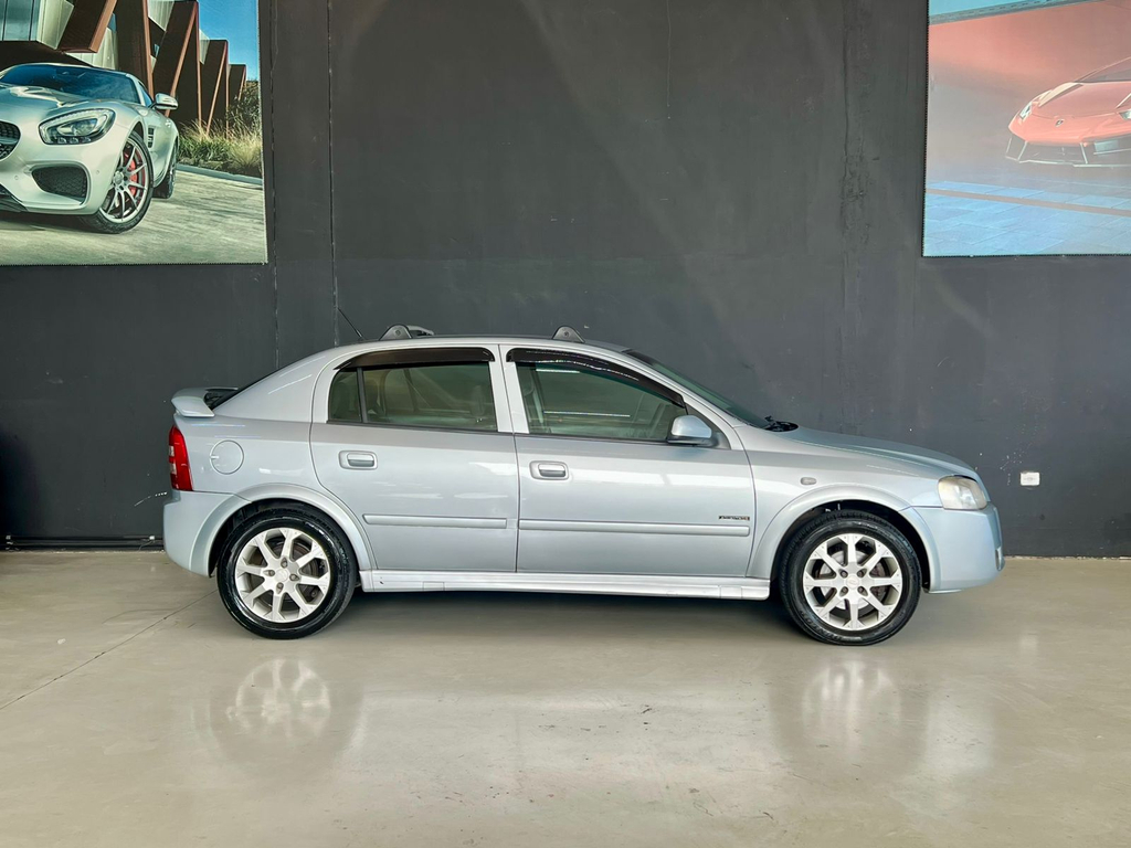 Chevrolet Astra Hatch Prata