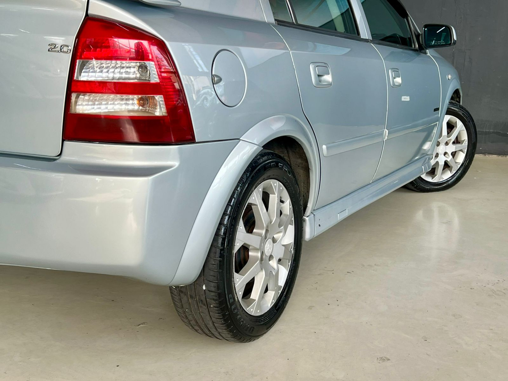Chevrolet Astra Hatch Prata