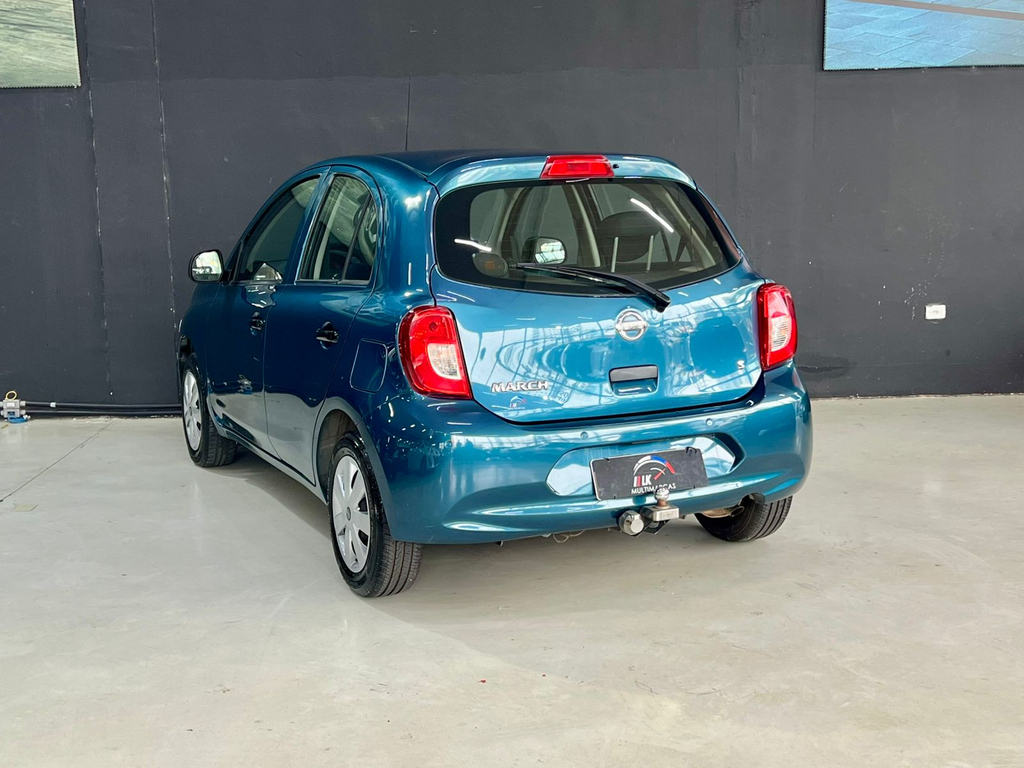 Nissan March Azul
