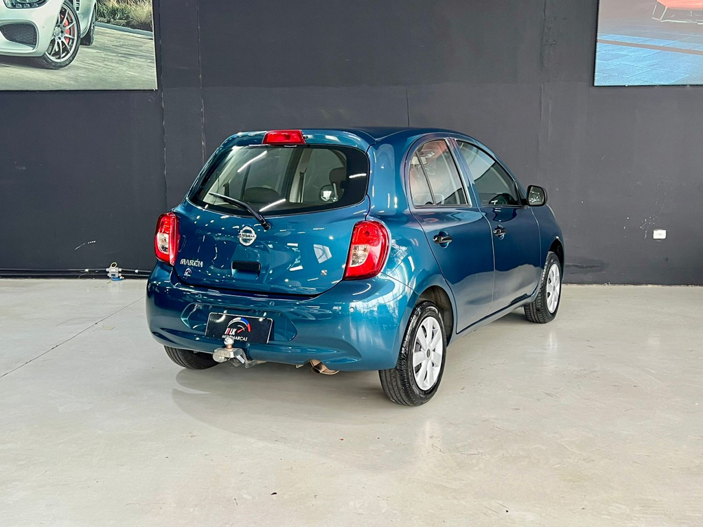 Nissan March Azul