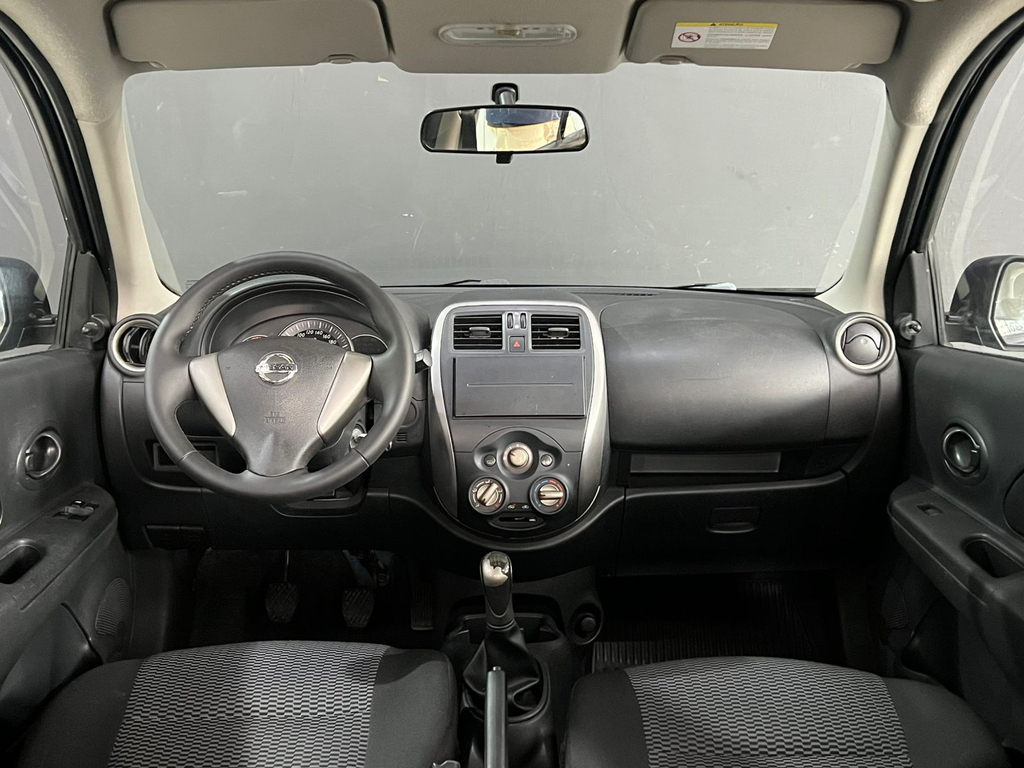 Nissan March Azul