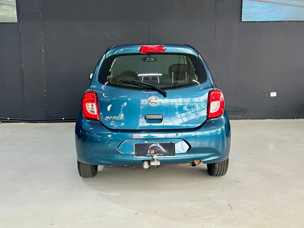 Nissan March Azul