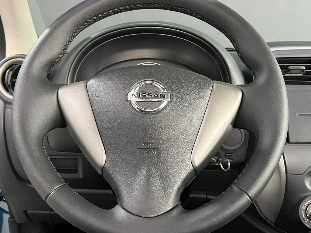 Nissan March Azul