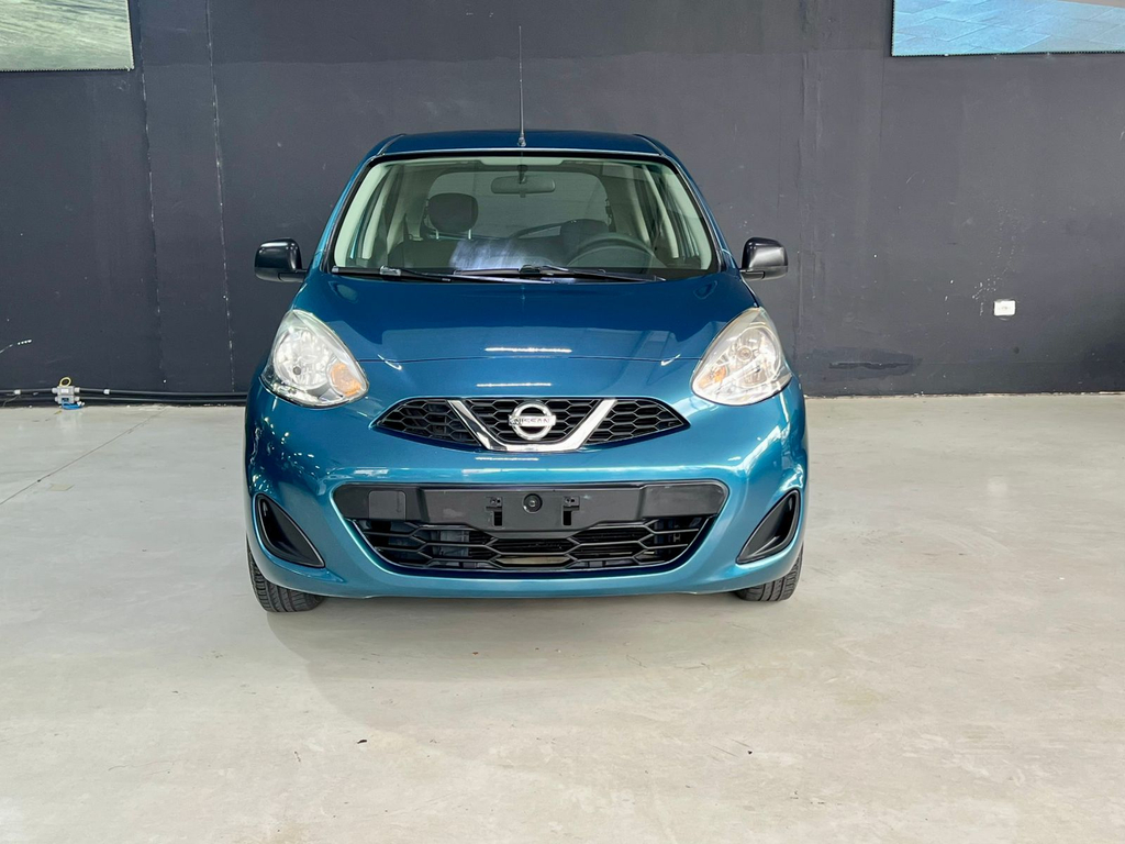 Nissan March Azul