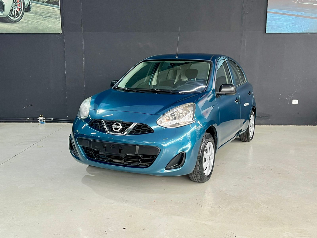 Nissan March Azul