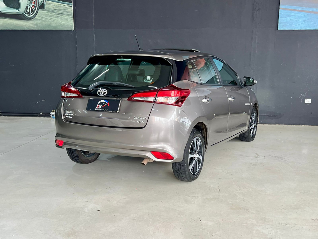 Toyota Yaris Hatch Cinza