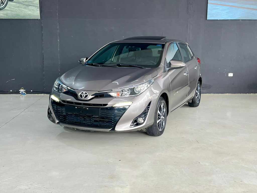 Toyota Yaris Hatch Cinza