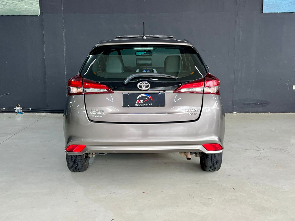 Toyota Yaris Hatch Cinza