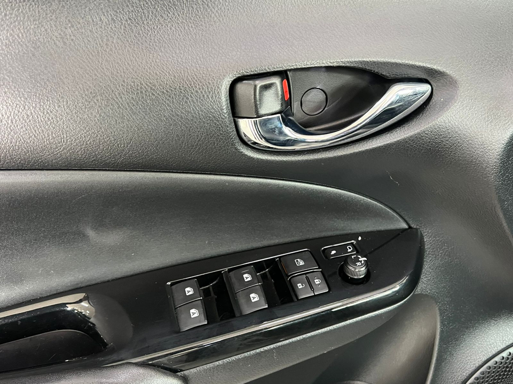 Toyota Yaris Hatch Cinza