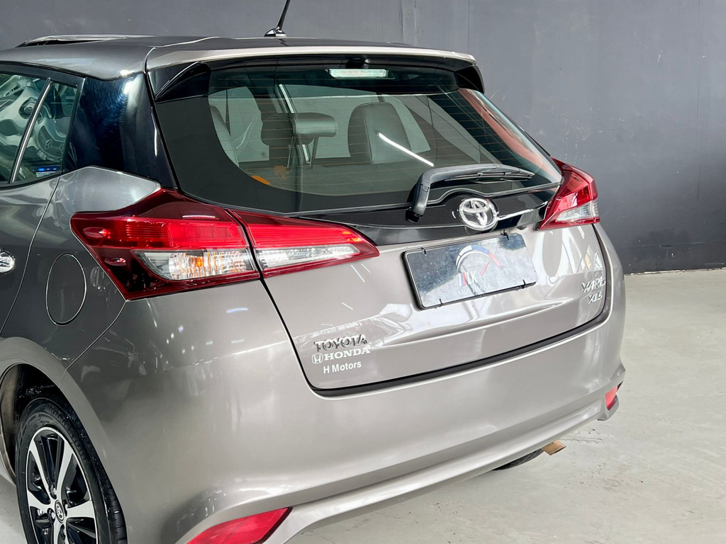 Toyota Yaris Hatch Cinza