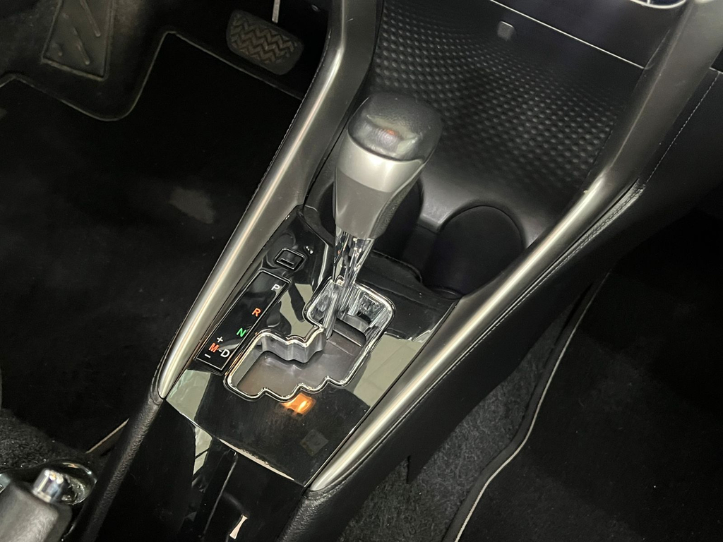 Toyota Yaris Hatch Cinza