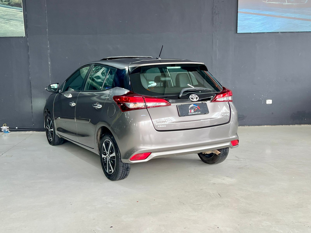 Toyota Yaris Hatch Cinza