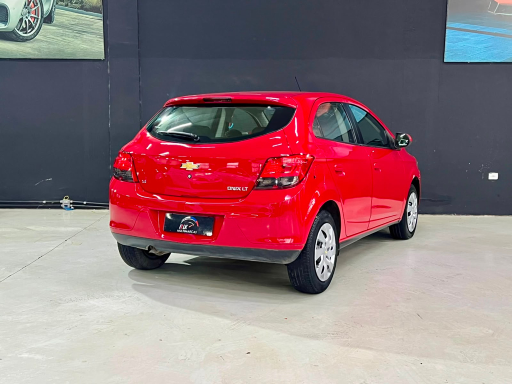 Chevrolet Onix Vermelho
