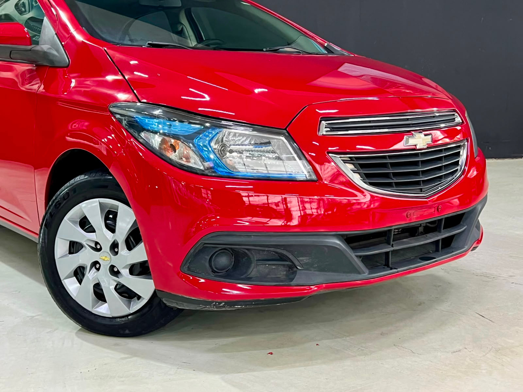 Chevrolet Onix Vermelho