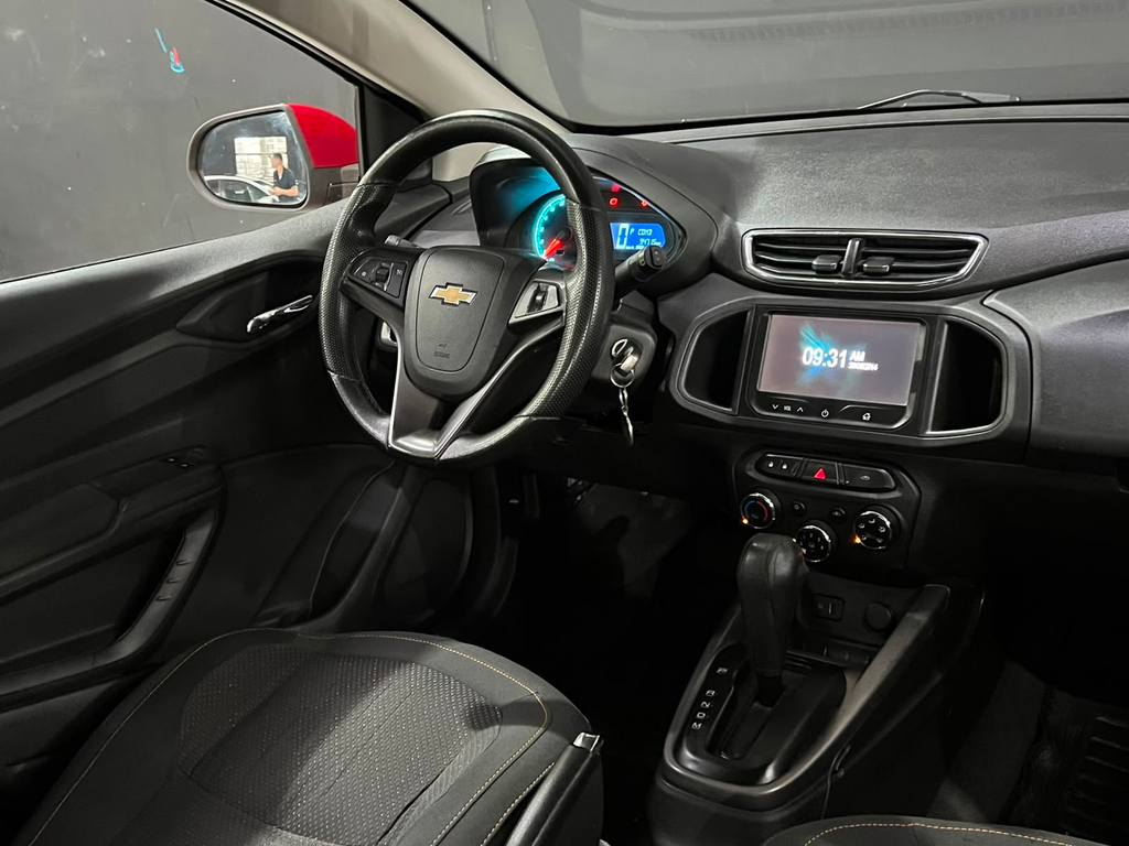 Chevrolet Onix Vermelho