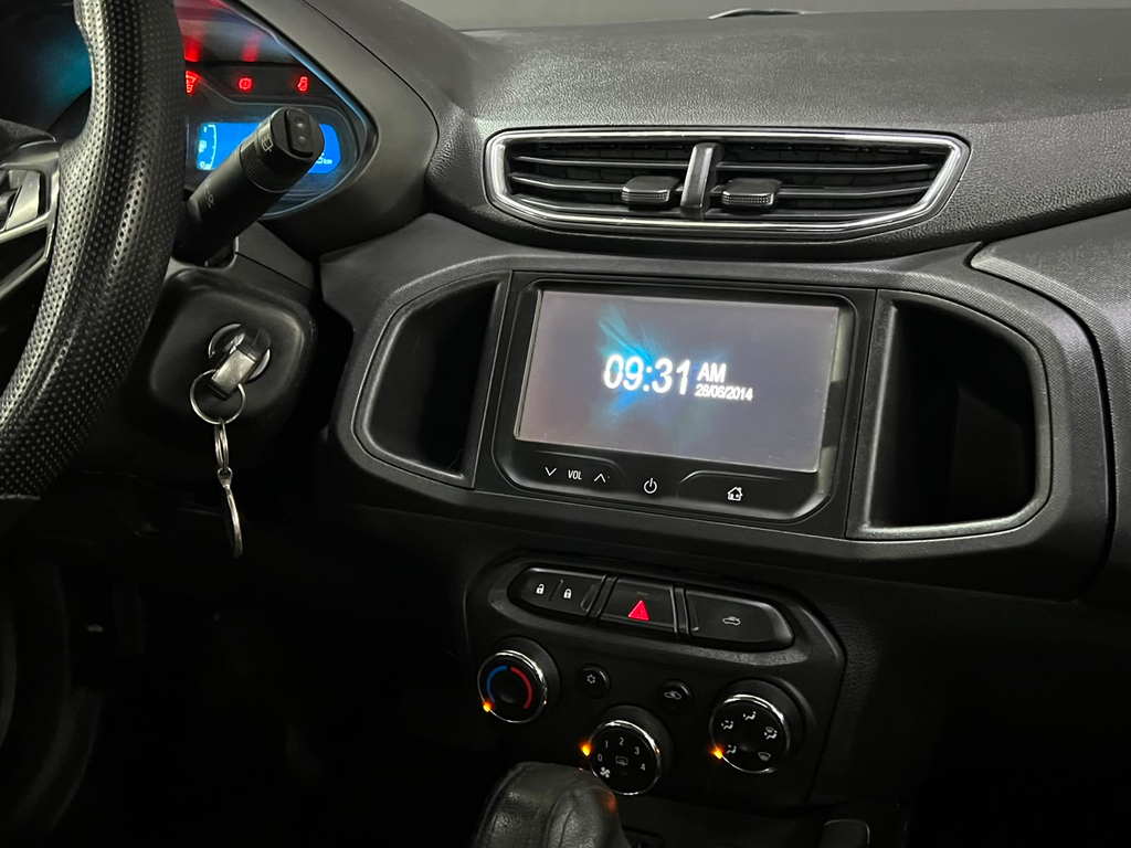 Chevrolet Onix Vermelho