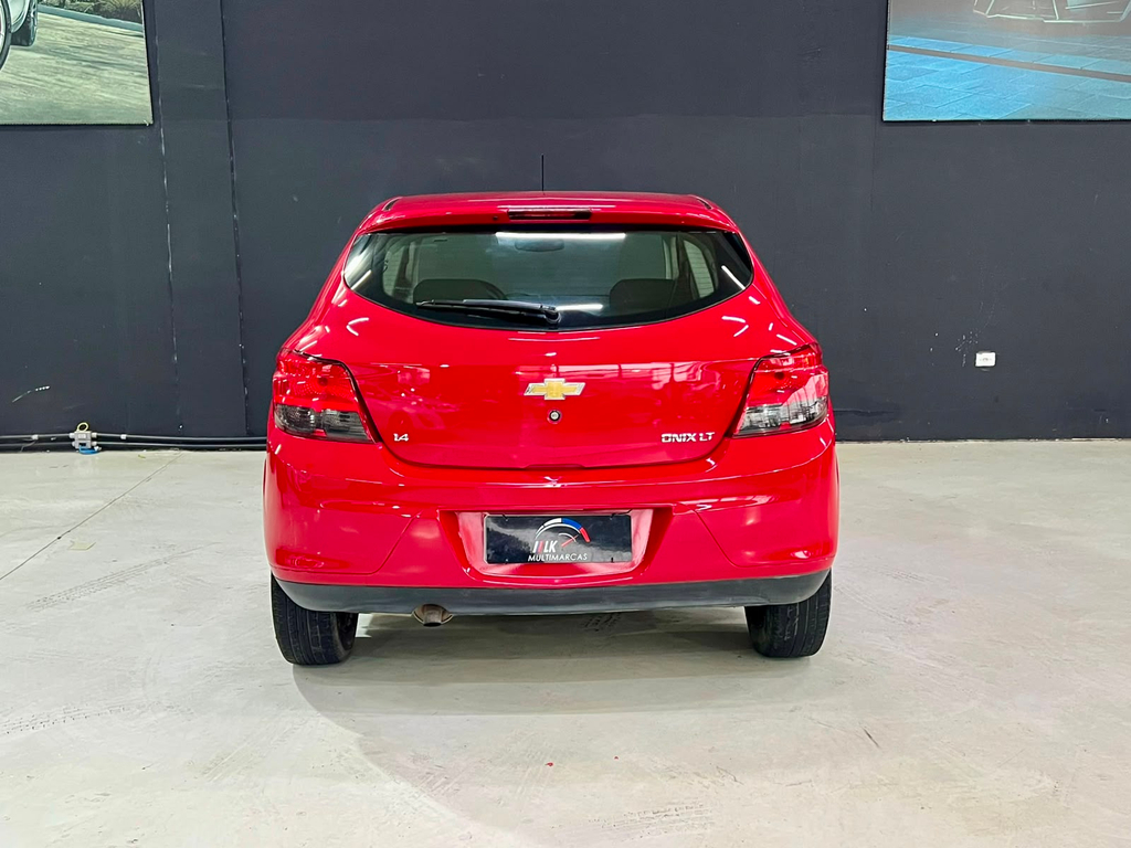 Chevrolet Onix Vermelho