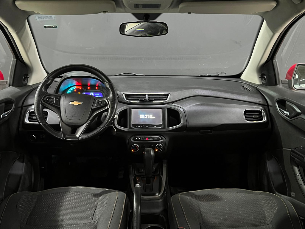 Chevrolet Onix Vermelho