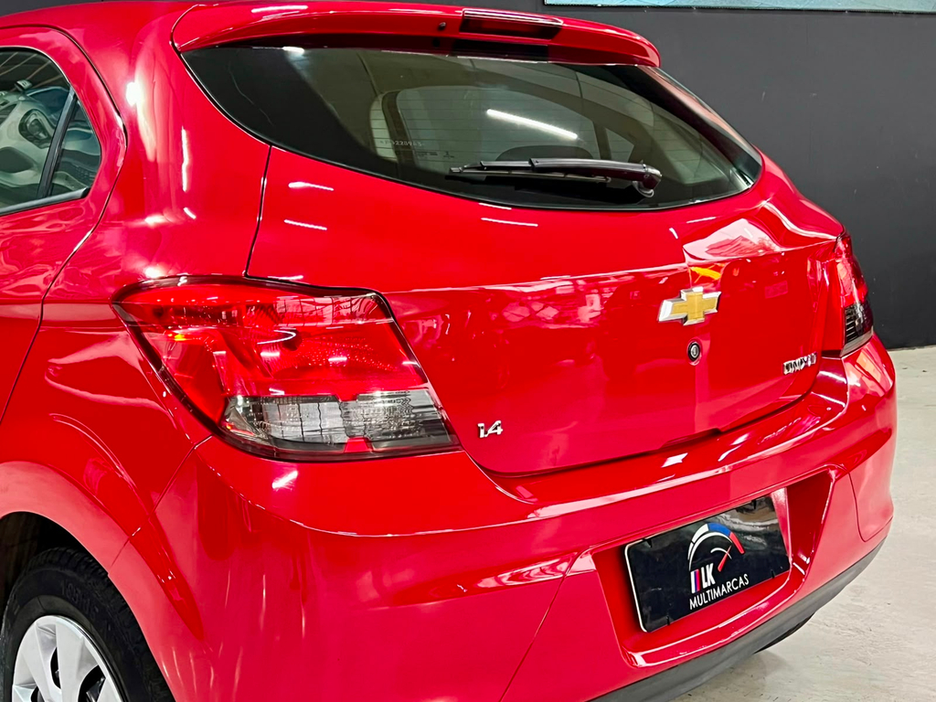 Chevrolet Onix Vermelho