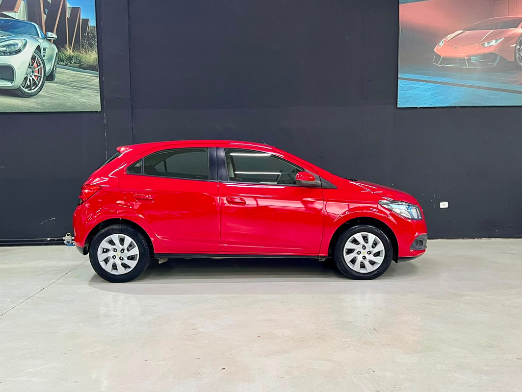 Chevrolet Onix Vermelho