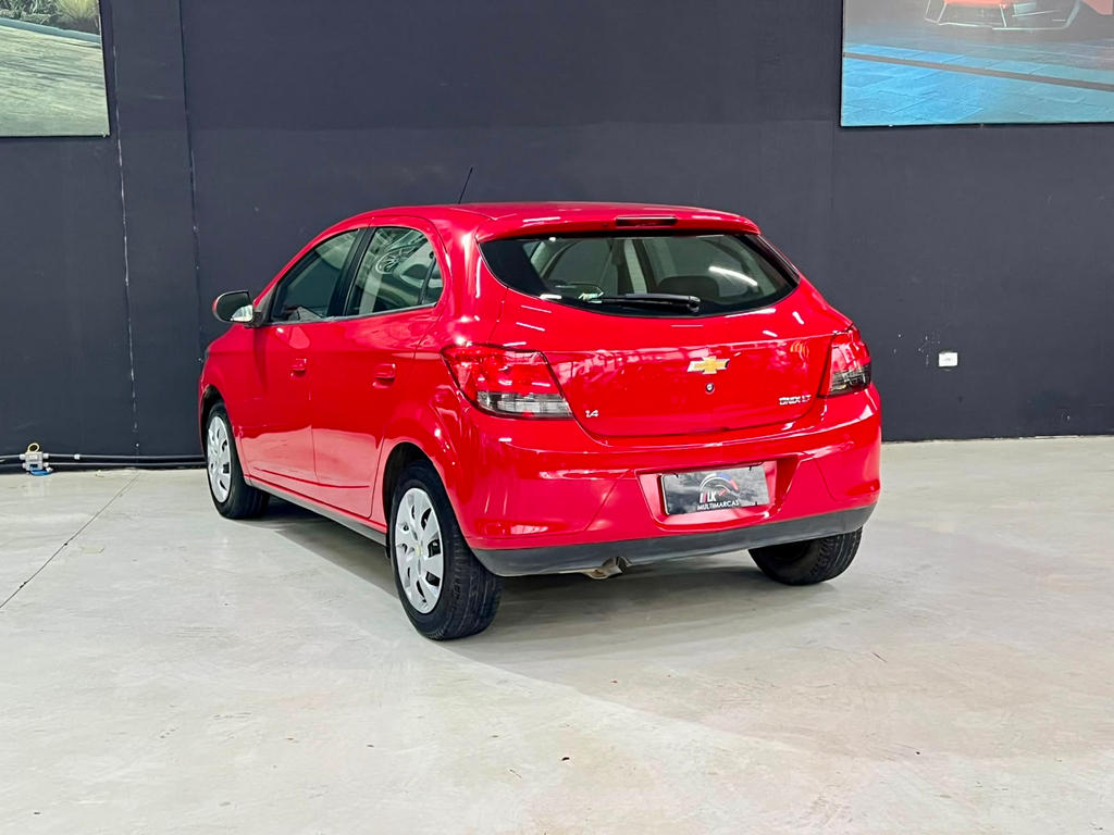 Chevrolet Onix Vermelho