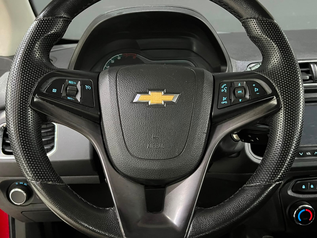 Chevrolet Onix Vermelho