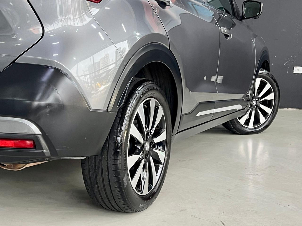 Nissan Kicks Cinza