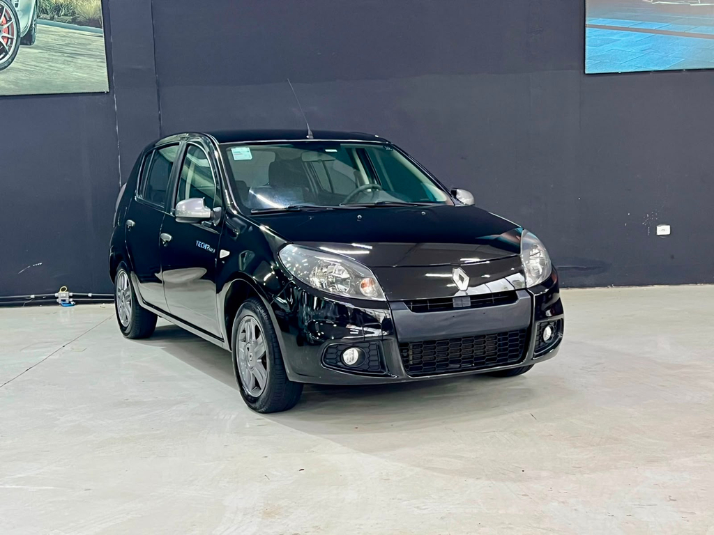 Renault Sandero Preto