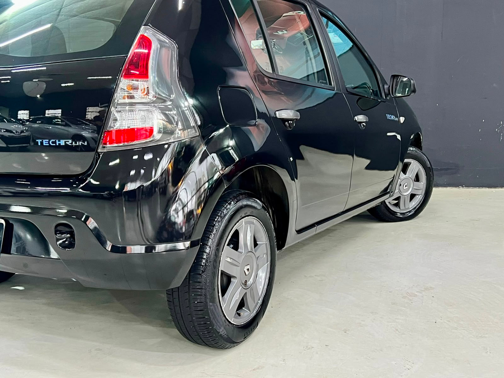 Renault Sandero Preto