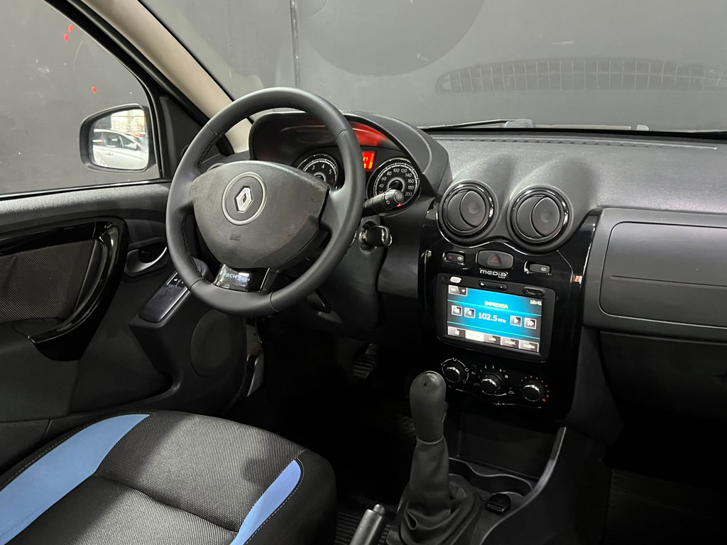 Renault Sandero Preto