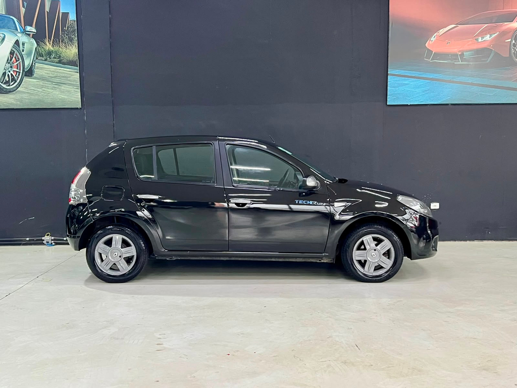 Renault Sandero Preto