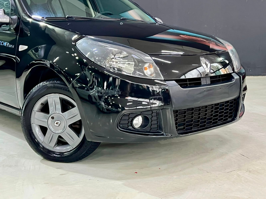 Renault Sandero Preto