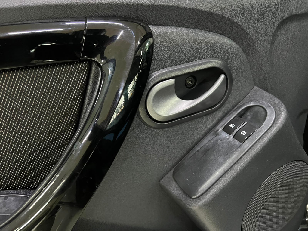 Renault Sandero Preto