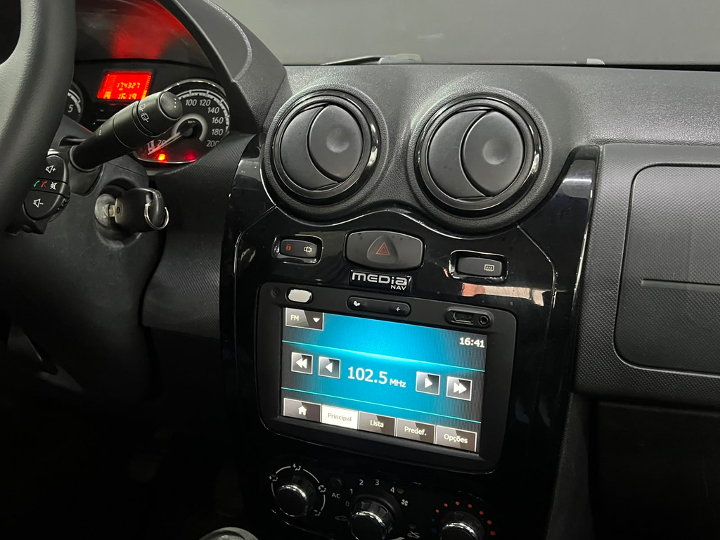 Renault Sandero Preto