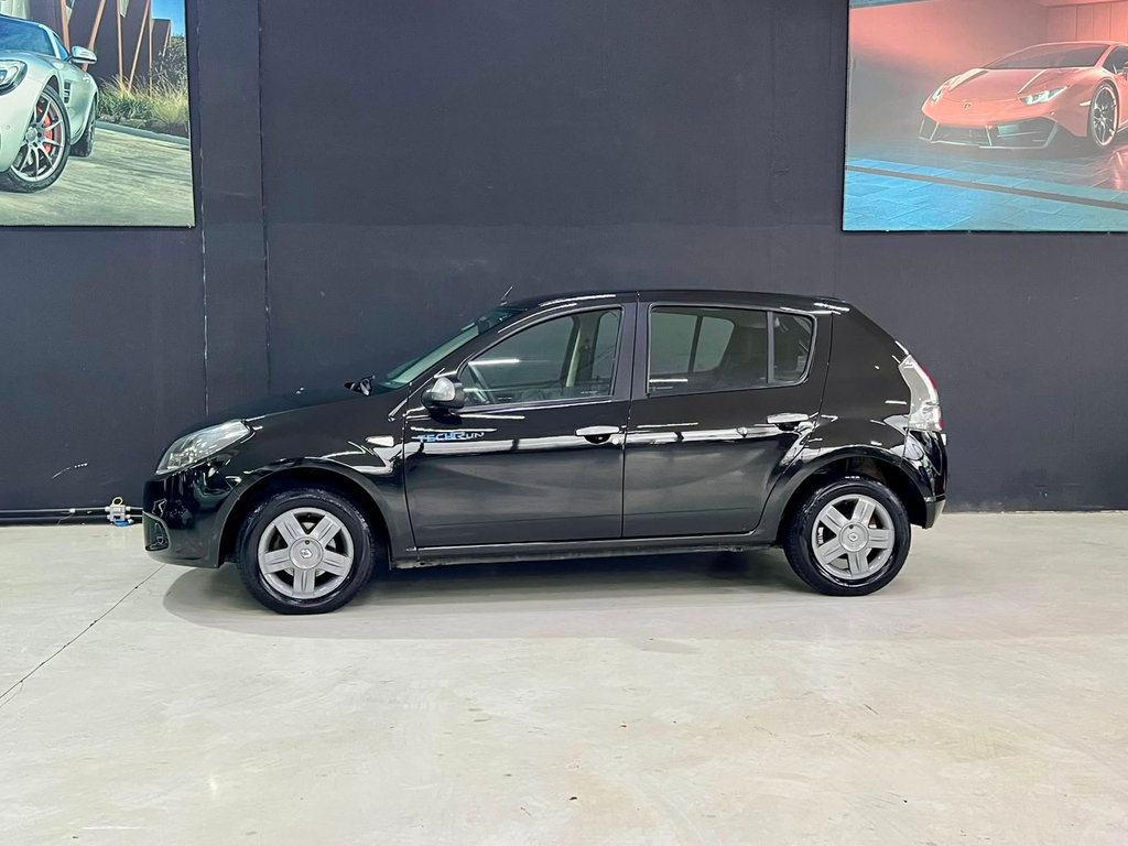 Renault Sandero Preto