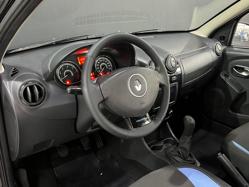 Renault Sandero Preto