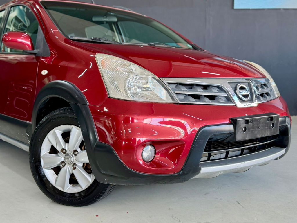Nissan Livina Vermelho