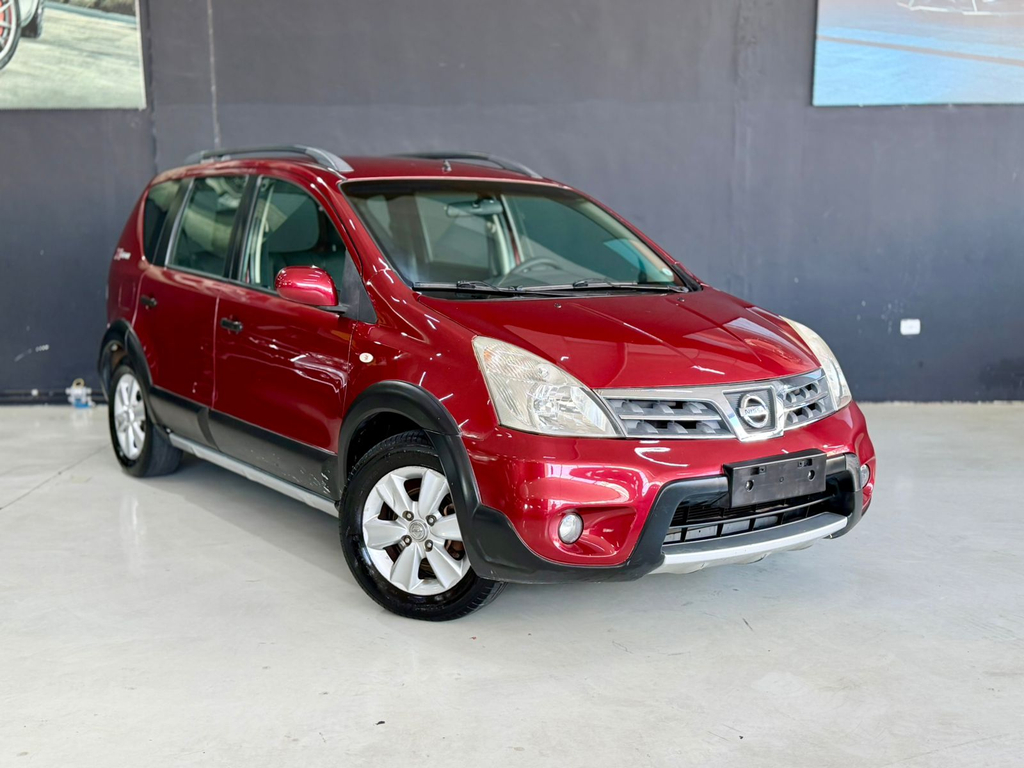 Nissan Livina Vermelho