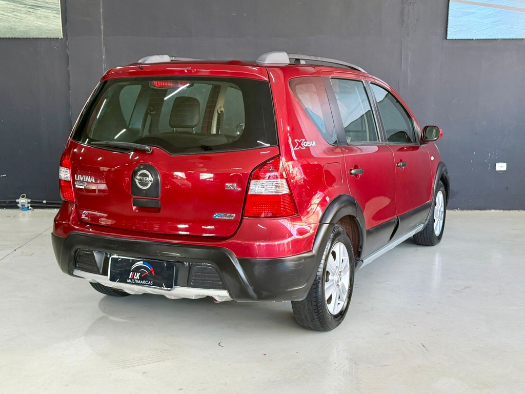 Nissan Livina Vermelho