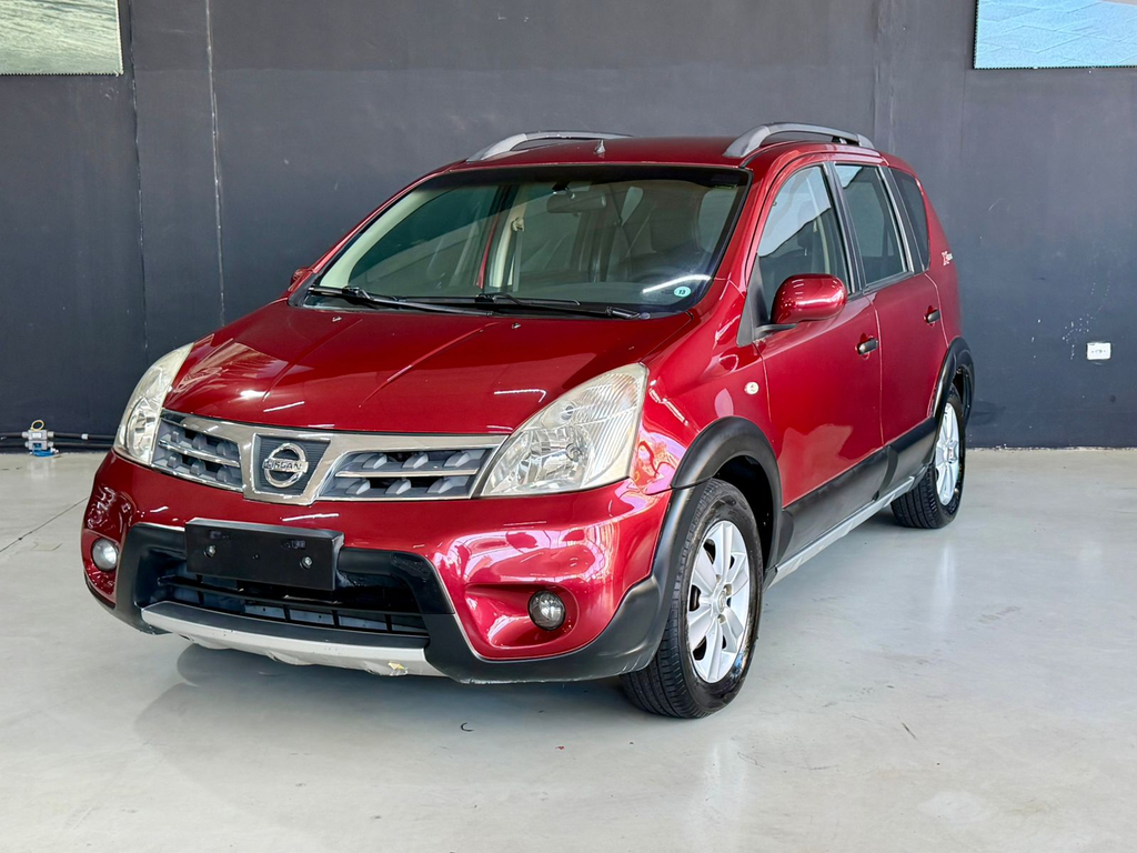 Nissan Livina Vermelho