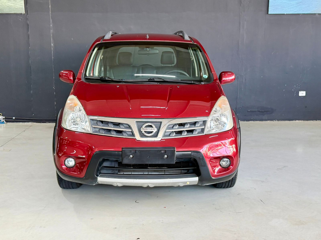 Nissan Livina Vermelho