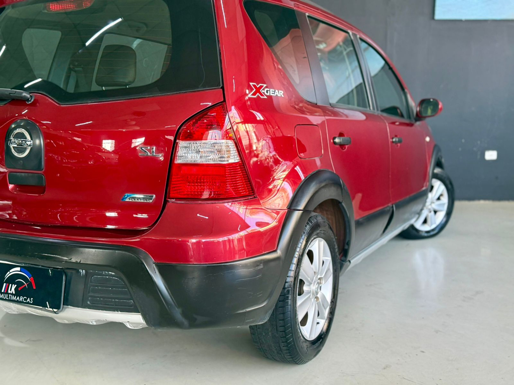 Nissan Livina Vermelho