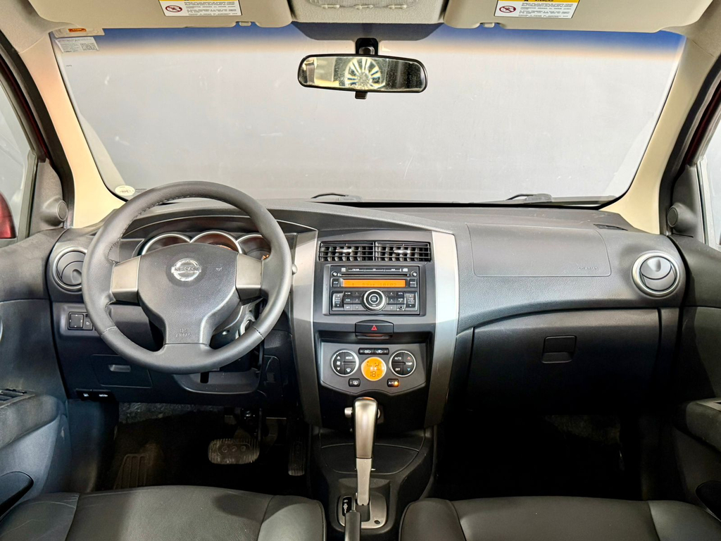 Nissan Livina Vermelho