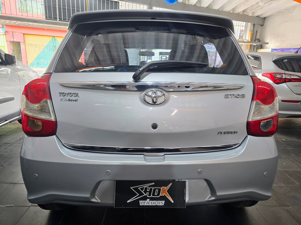 Toyota Etios Hatch Prata