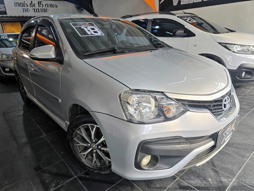 Toyota Etios Hatch Prata